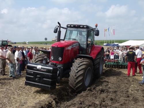 Nagy talajművelő show-Adony 2010.08.04 2